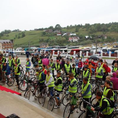 14 august: Cacica: Sosirea pelerinilor biciclişti