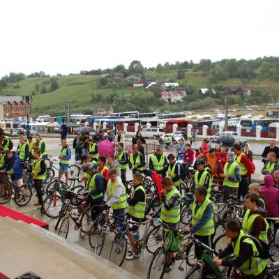 14 august: Cacica: Sosirea pelerinilor biciclişti
