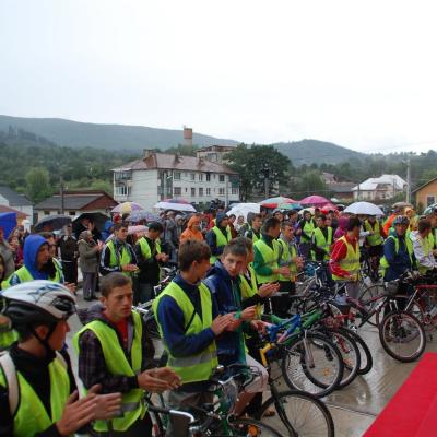 14 august: Cacica: Sosirea pelerinilor biciclişti