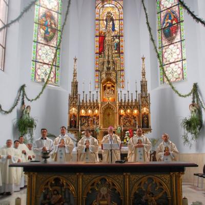 15 august: Cacica: Liturghia de consacrare a noului altar