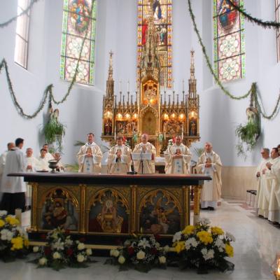 15 august: Cacica: Liturghia de consacrare a noului altar