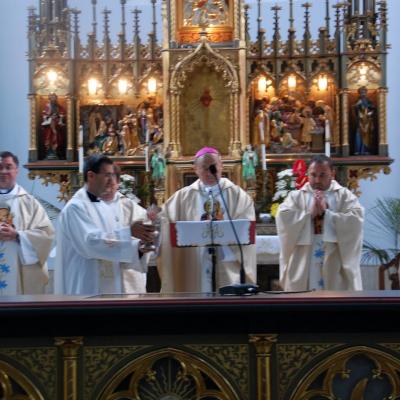 15 august: Cacica: Liturghia de consacrare a noului altar
