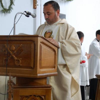 15 august: Cacica: Liturghia de consacrare a noului altar