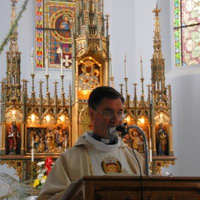 15 august: Cacica: Liturghia de consacrare a noului altar