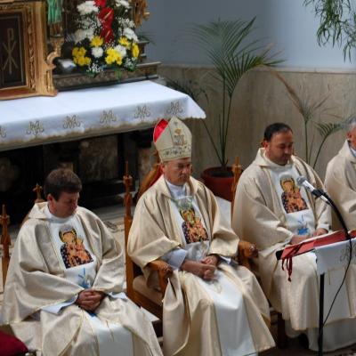 15 august: Cacica: Liturghia de consacrare a noului altar