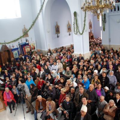 15 august: Cacica: Liturghia de consacrare a noului altar