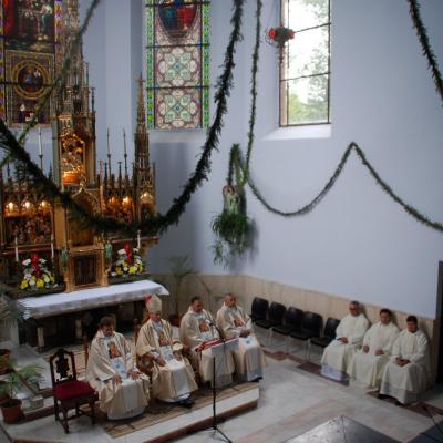 15 august: Cacica: Liturghia de consacrare a noului altar