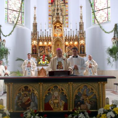 15 august: Cacica: Liturghia de consacrare a noului altar