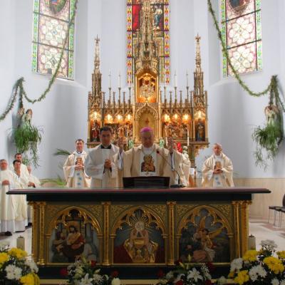 15 august: Cacica: Liturghia de consacrare a noului altar