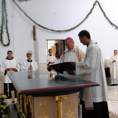 15 august: Cacica: Liturghia de consacrare a noului altar