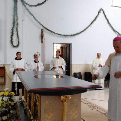 15 august: Cacica: Liturghia de consacrare a noului altar