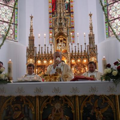 15 august: Cacica: Liturghia de consacrare a noului altar