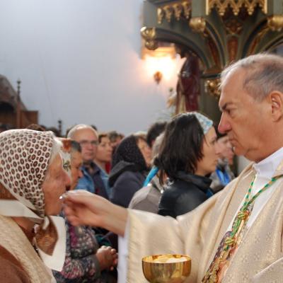 15 august: Cacica: Liturghia de consacrare a noului altar