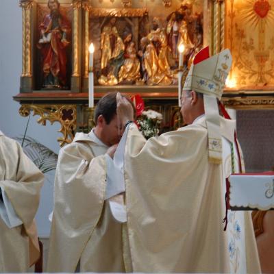 15 august: Cacica: Liturghia de consacrare a noului altar