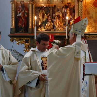 15 august: Cacica: Liturghia de consacrare a noului altar