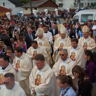 15 august: Cacica: Liturghia pontificală a hramului