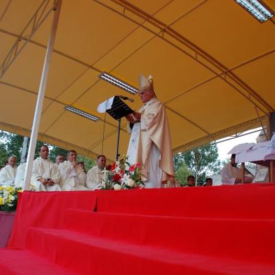 15 august: Cacica: Liturghia pontificală a hramului