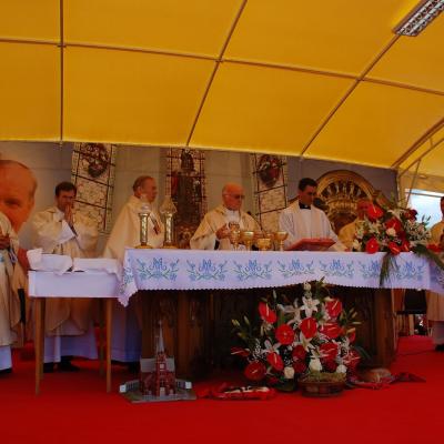 15 august: Cacica: Liturghia pontificală a hramului