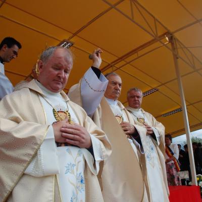 15 august: Cacica: Liturghia pontificală a hramului