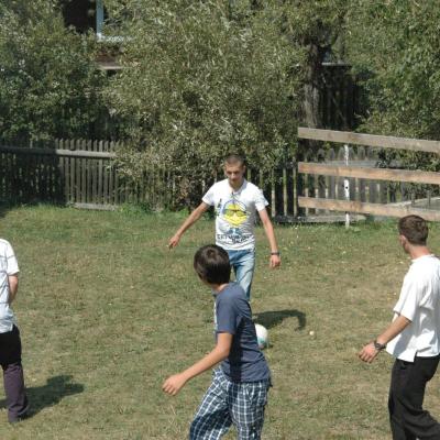 23-26 august:Tineri de la "Sf. Tereza a Pruncului Isus" din Iaşi în campus la Lacu Roşu