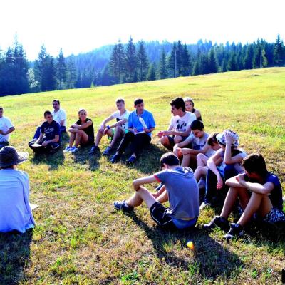23-26 august:Tineri de la "Sf. Tereza a Pruncului Isus" din Iaşi în campus la Lacu Roşu