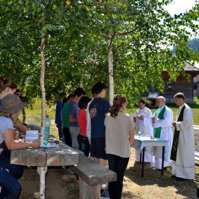 23-26 august:Tineri de la "Sf. Tereza a Pruncului Isus" din Iaşi în campus la Lacu Roşu