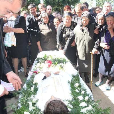 11 septembrie: Gherăeşti: Funeraliile părintelui Daniel Râtan