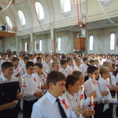 15 septembrie: Frumoasa: Conferirea sacramentului Mirului