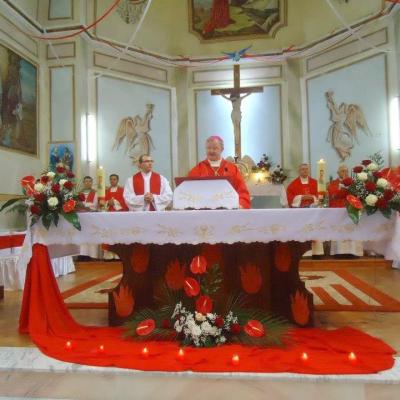 15 septembrie: Frumoasa: Conferirea sacramentului Mirului