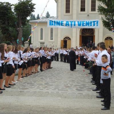15 septembrie: Frumoasa: Conferirea sacramentului Mirului