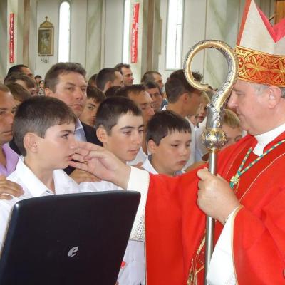 15 septembrie: Frumoasa: Conferirea sacramentului Mirului