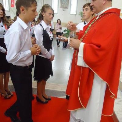 15 septembrie: Frumoasa: Conferirea sacramentului Mirului