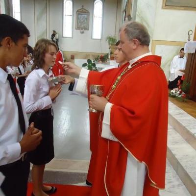 15 septembrie: Frumoasa: Conferirea sacramentului Mirului