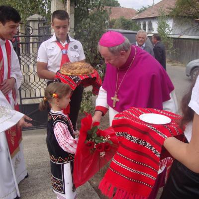 16 septembrie: Dărmăneşti: Administrarea sfântului Mir