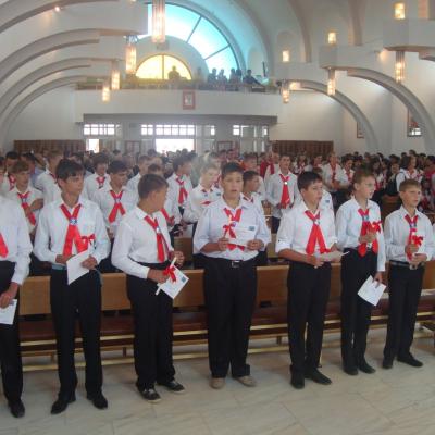 16 septembrie: Dărmăneşti: Administrarea sfântului Mir