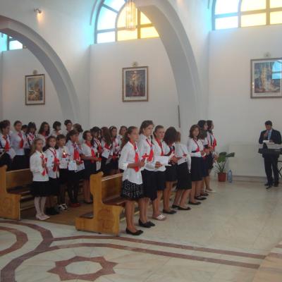 16 septembrie: Dărmăneşti: Administrarea sfântului Mir