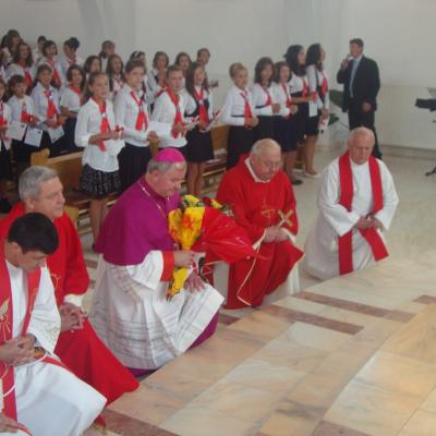 16 septembrie: Dărmăneşti: Administrarea sfântului Mir
