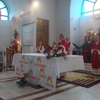 16 septembrie: Dărmăneşti: Administrarea sfântului Mir