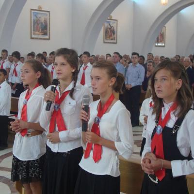 16 septembrie: Dărmăneşti: Administrarea sfântului Mir