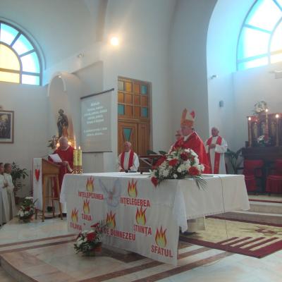 16 septembrie: Dărmăneşti: Administrarea sfântului Mir