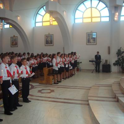 16 septembrie: Dărmăneşti: Administrarea sfântului Mir