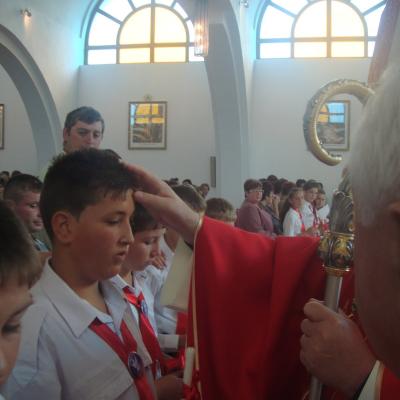 16 septembrie: Dărmăneşti: Administrarea sfântului Mir