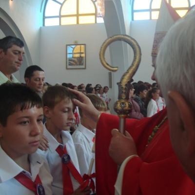 16 septembrie: Dărmăneşti: Administrarea sfântului Mir