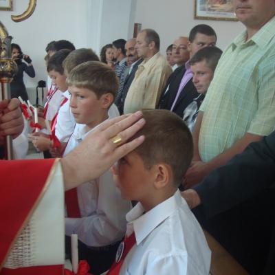 16 septembrie: Dărmăneşti: Administrarea sfântului Mir