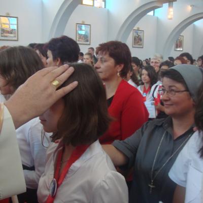 16 septembrie: Dărmăneşti: Administrarea sfântului Mir