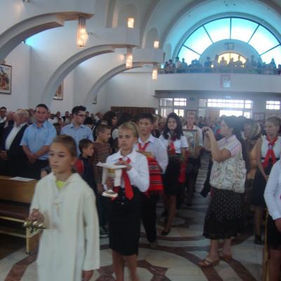 16 septembrie: Dărmăneşti: Administrarea sfântului Mir