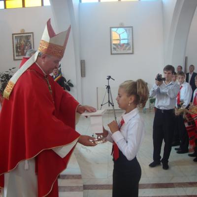 16 septembrie: Dărmăneşti: Administrarea sfântului Mir