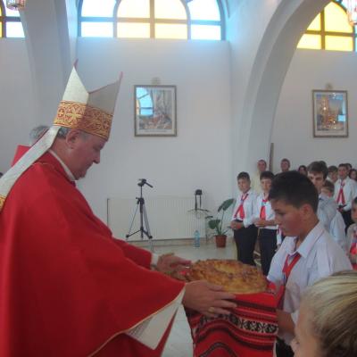 16 septembrie: Dărmăneşti: Administrarea sfântului Mir