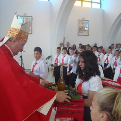 16 septembrie: Dărmăneşti: Administrarea sfântului Mir