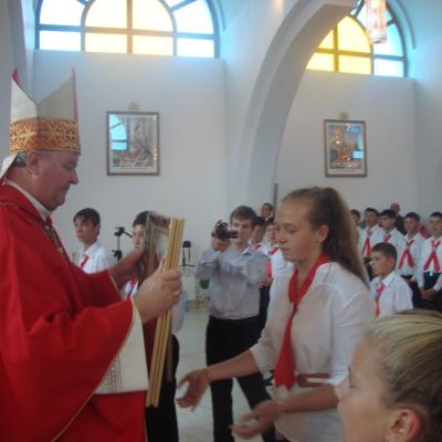 16 septembrie: Dărmăneşti: Administrarea sfântului Mir
